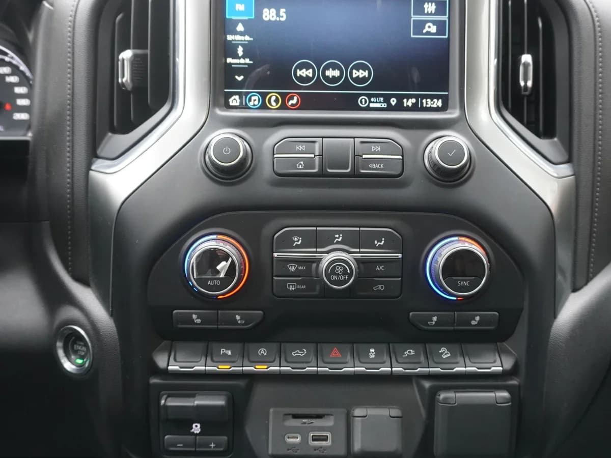 Checrolet Silverado Trail Boss 5.3 LTS Año 2021 - Imagen 20