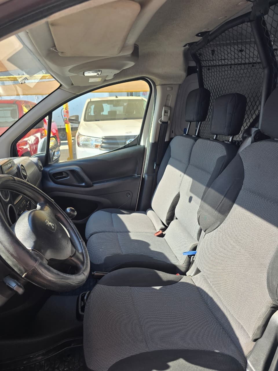 PEUGEOT Partner Maxi HDi 1.6 2018 - Imagen 5