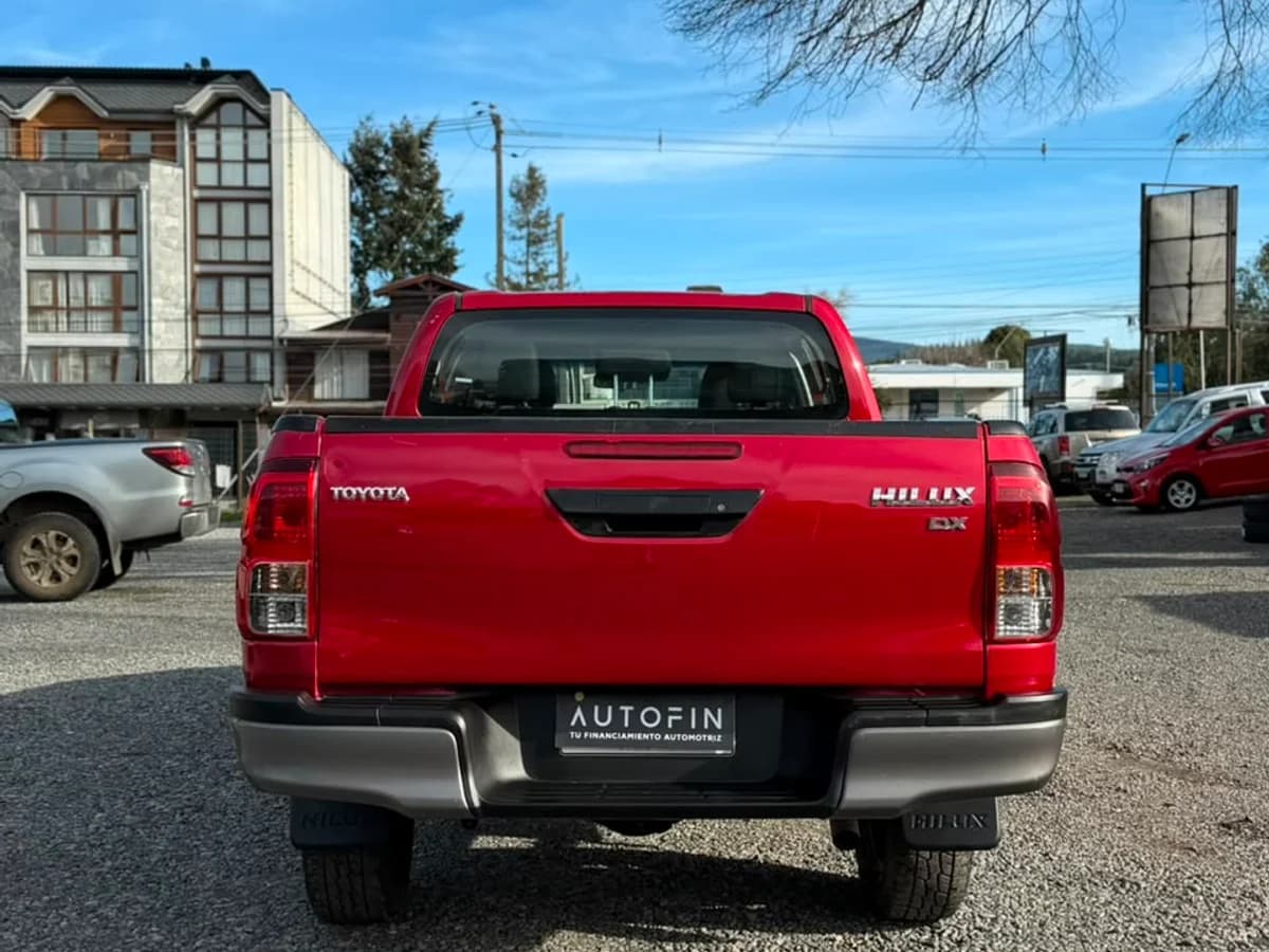 TOYOTA HILUX 2023 - Imagen 9