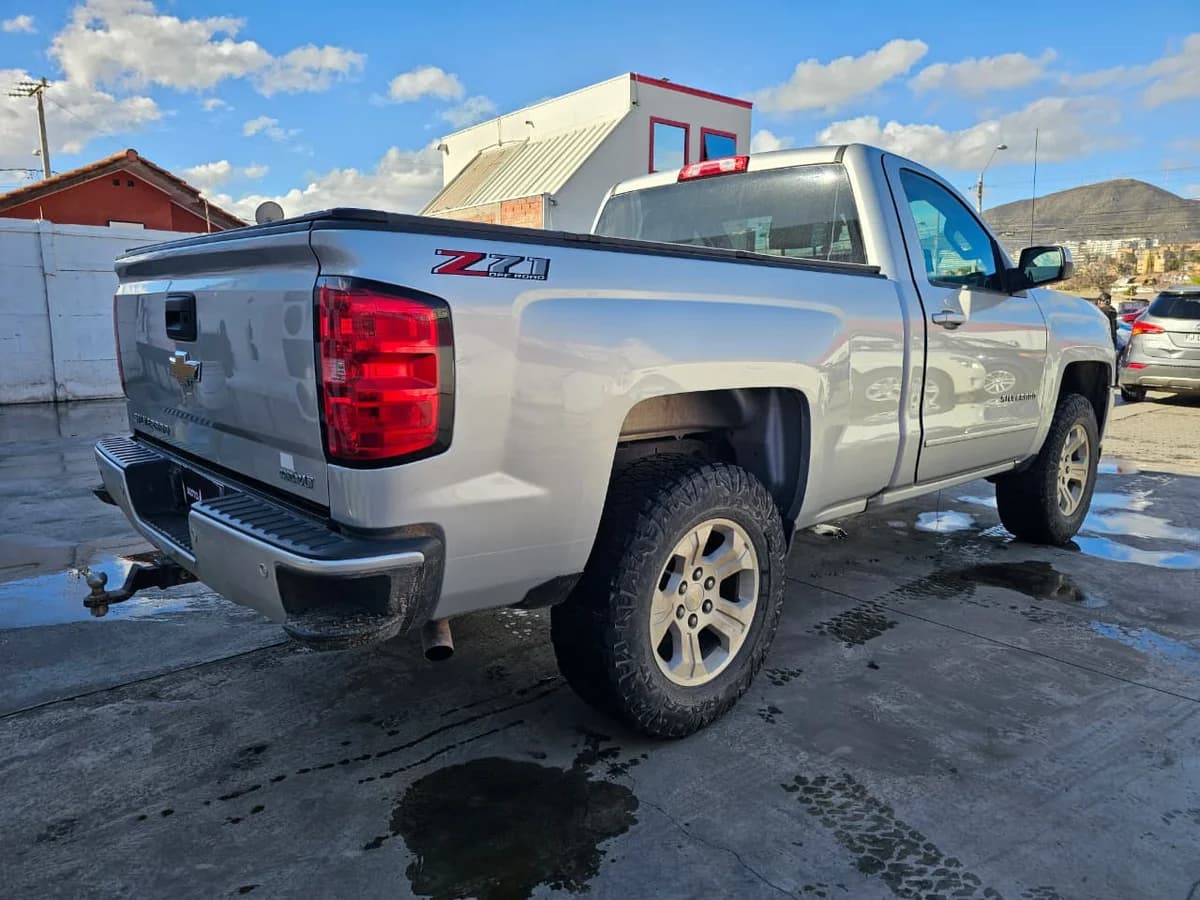 CHEVROLET SILVERADO RC 4X4 2018 - Imagen 2