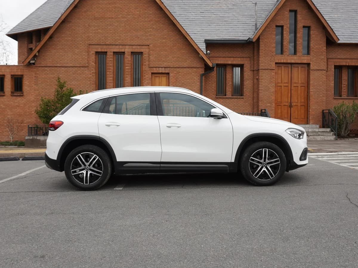 Mercedes Benz GlA 200 año 2022 - Imagen 4
