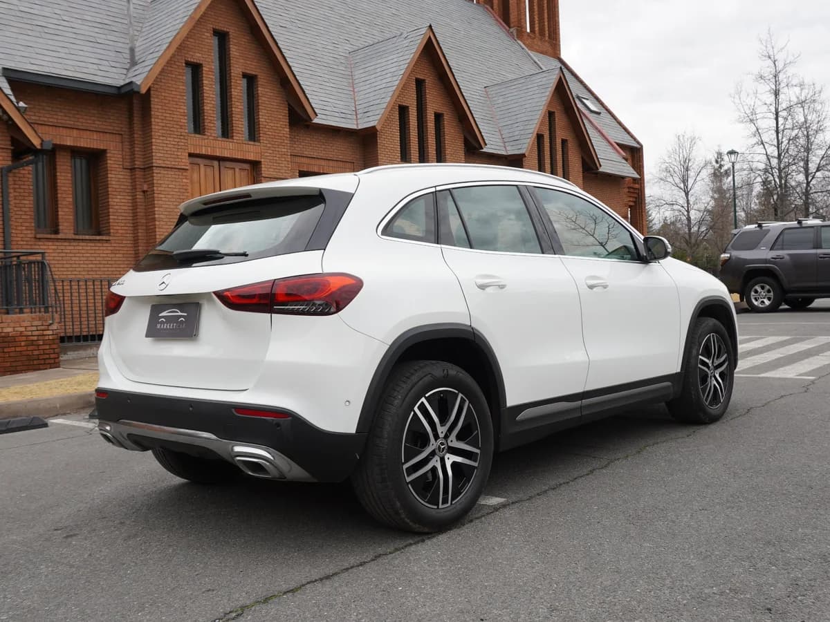Mercedes Benz GlA 200 año 2022 - Imagen 5