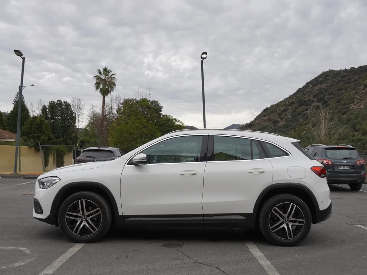 Mercedes Benz GlA 200 año 2022 - Imagen 7
