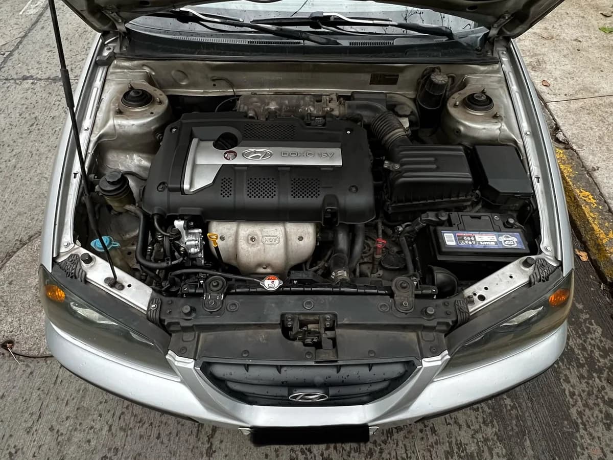 HYUNDAI ELANTRA 1.8 GLS AC AT 4P AÑO 2004 - Imagen 8