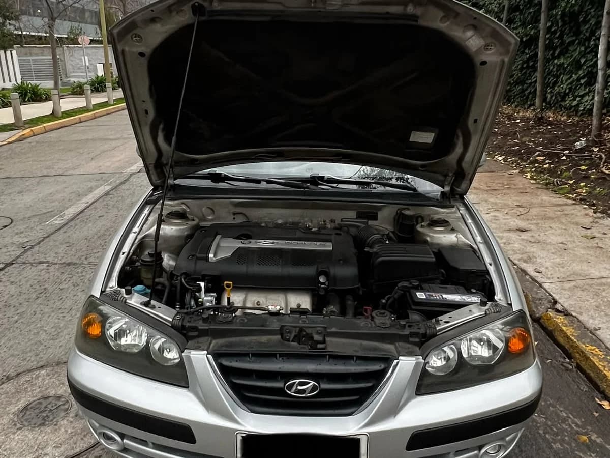 HYUNDAI ELANTRA 1.8 GLS AC AT 4P AÑO 2004 - Imagen 9
