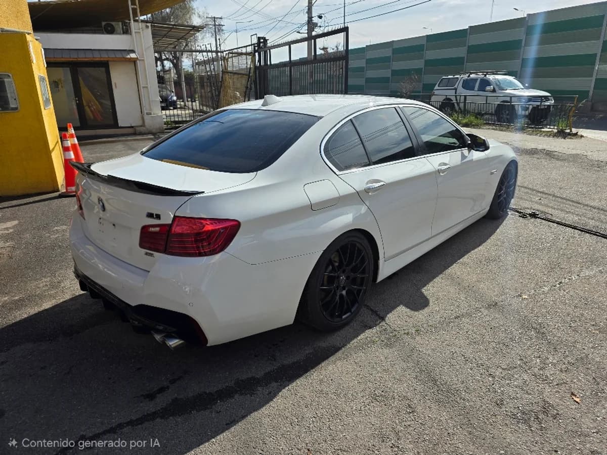 BMW 530 3.0 LCI PREMIUM DIESEL 4X2 AT 4P 2015 - Imagen 4