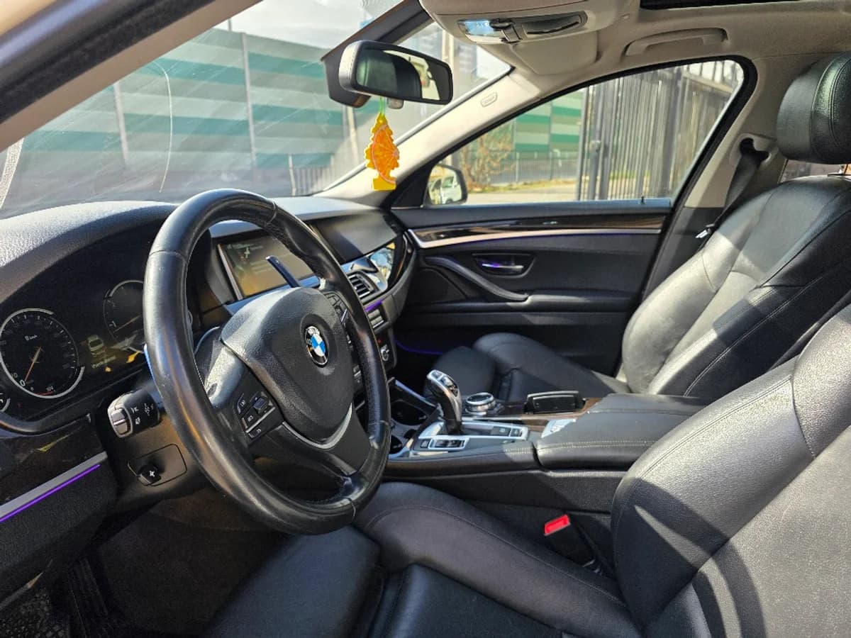 BMW 530 3.0 LCI PREMIUM DIESEL 4X2 AT 4P 2015 - Imagen 9