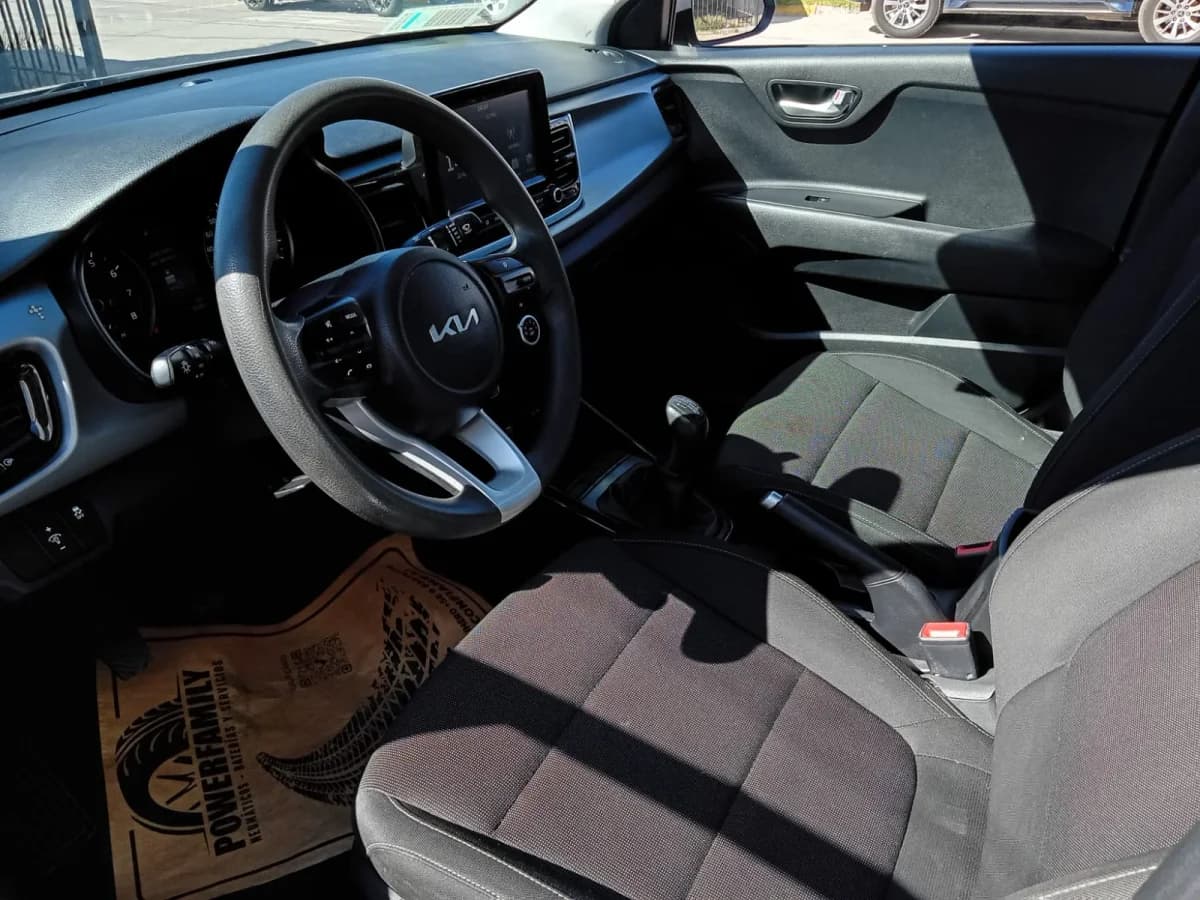 KIA RIO 4 1.4 EX FULL 6MT 2024 - Imagen 4