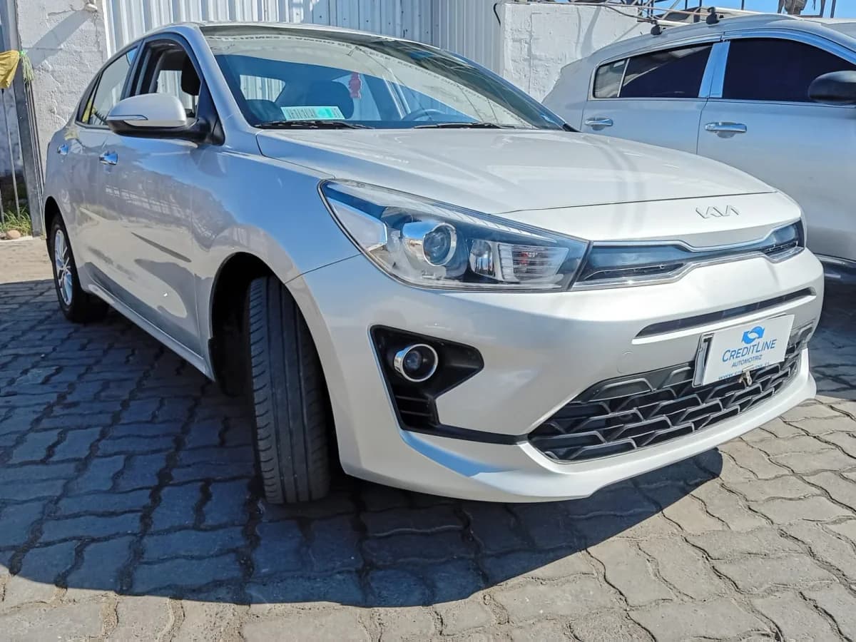KIA RIO 4 1.4 EX FULL 6MT 2024 - Imagen 6