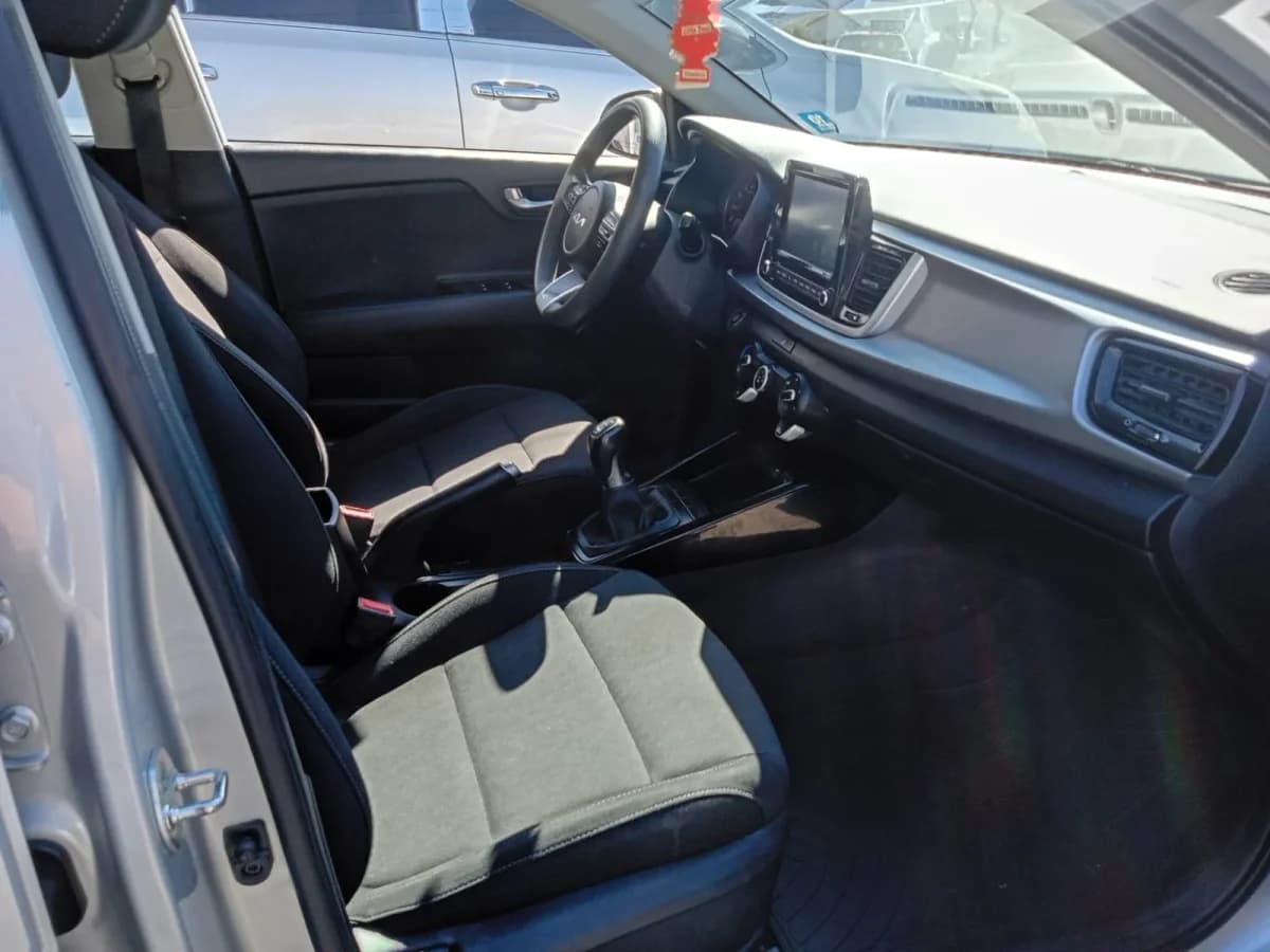 KIA RIO 4 1.4 EX FULL 6MT 2024 - Imagen 8