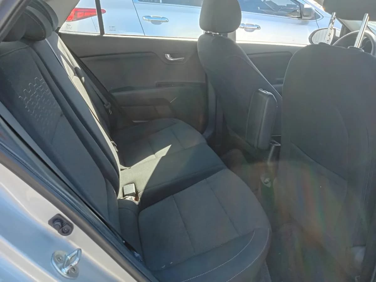 KIA RIO 4 1.4 EX FULL 6MT 2024 - Imagen 9