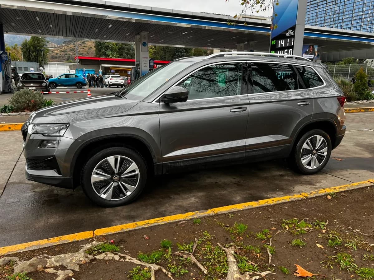 SKODA KAROQ 1.4L AT STYLE 4X2 AÑO 2023 - Imagen 4