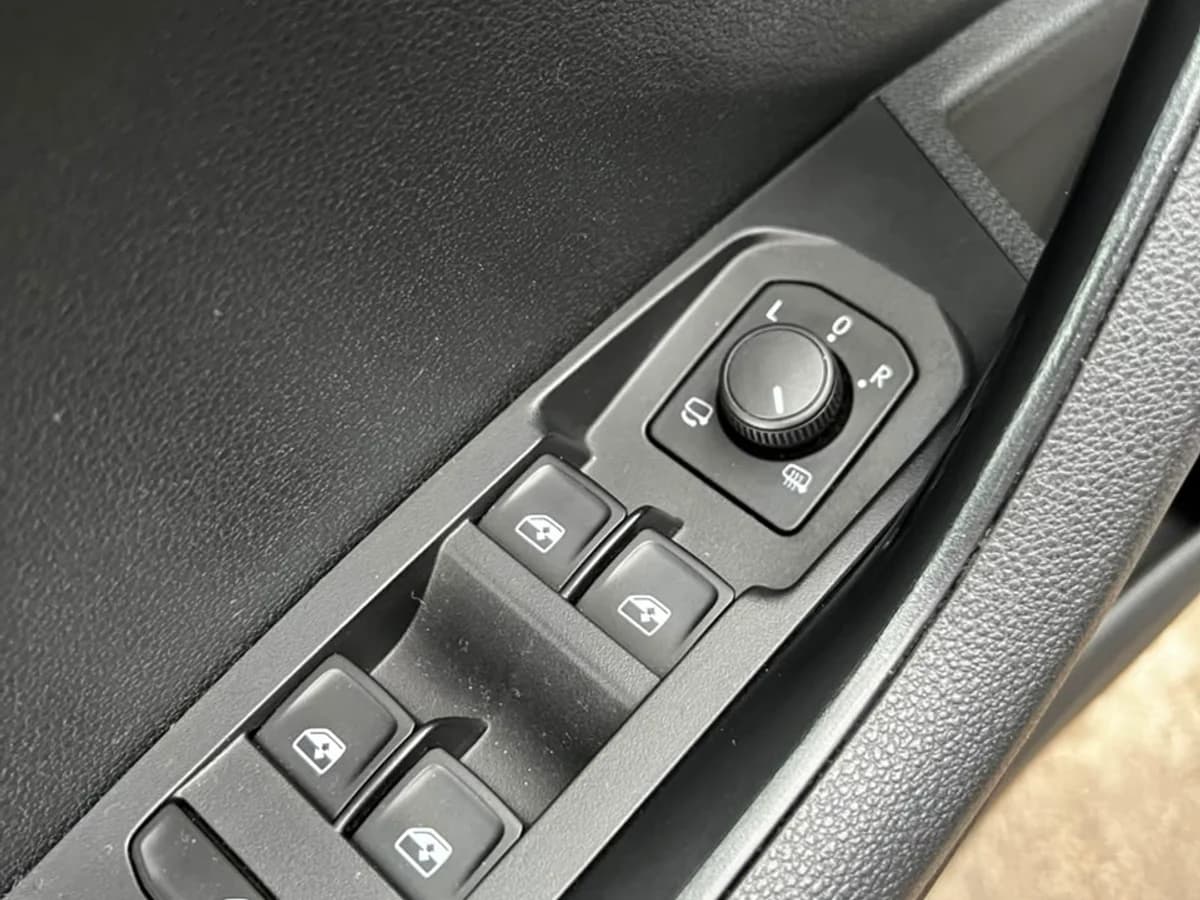 SKODA KAROQ 1.4L AT STYLE 4X2 AÑO 2023 - Imagen 23