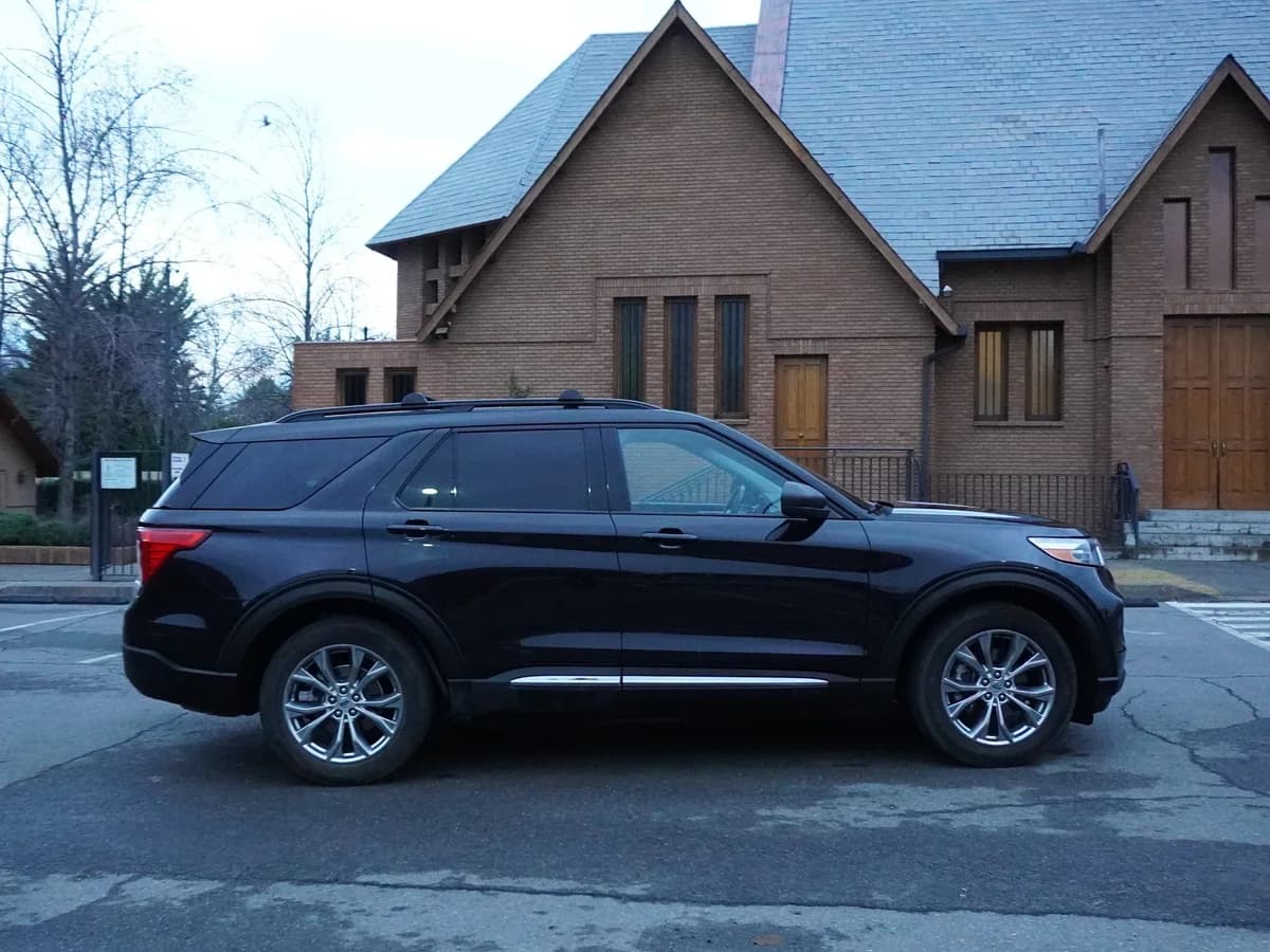 FORD Explorer XLT 4x4 año 2023 - Imagen 4