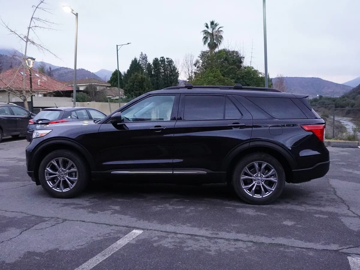 FORD Explorer XLT 4x4 año 2023 - Imagen 7