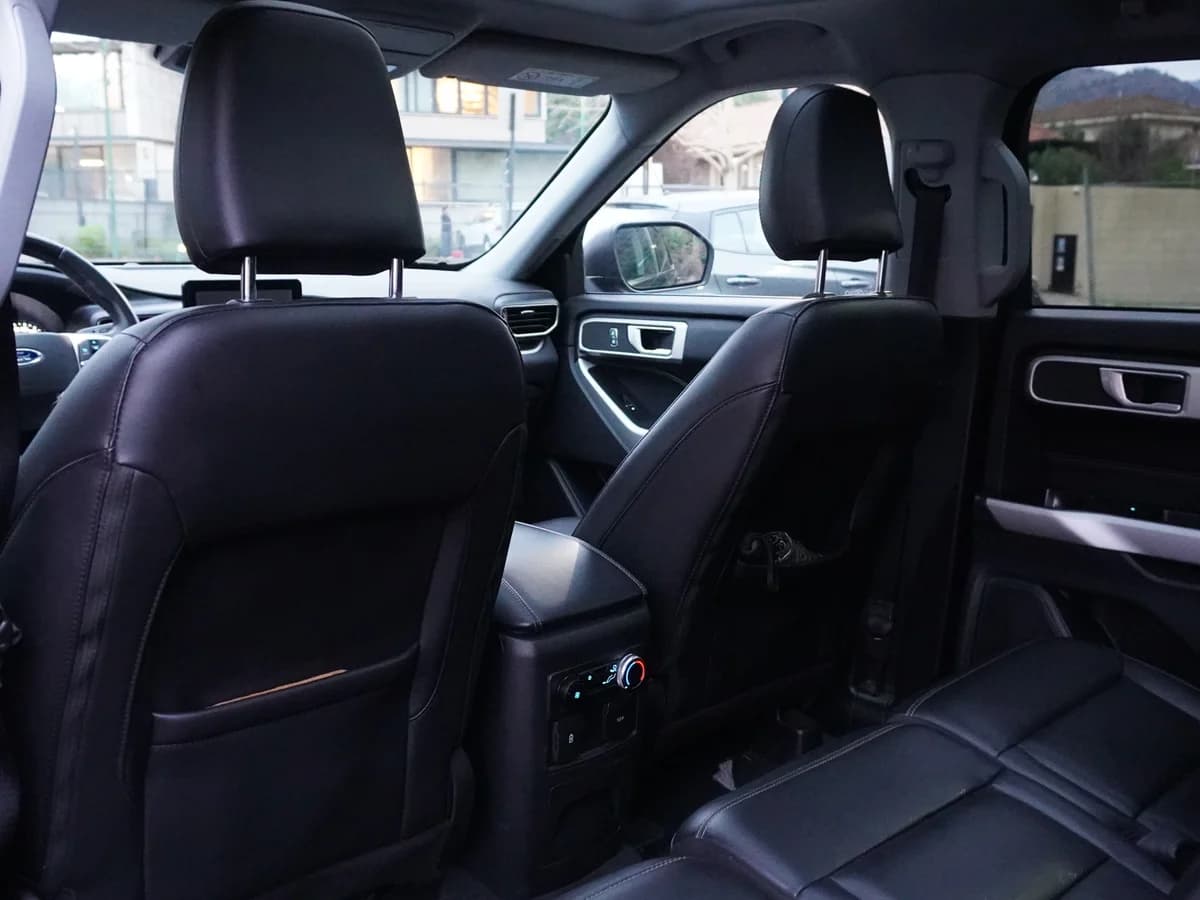 FORD Explorer XLT 4x4 año 2023 - Imagen 18
