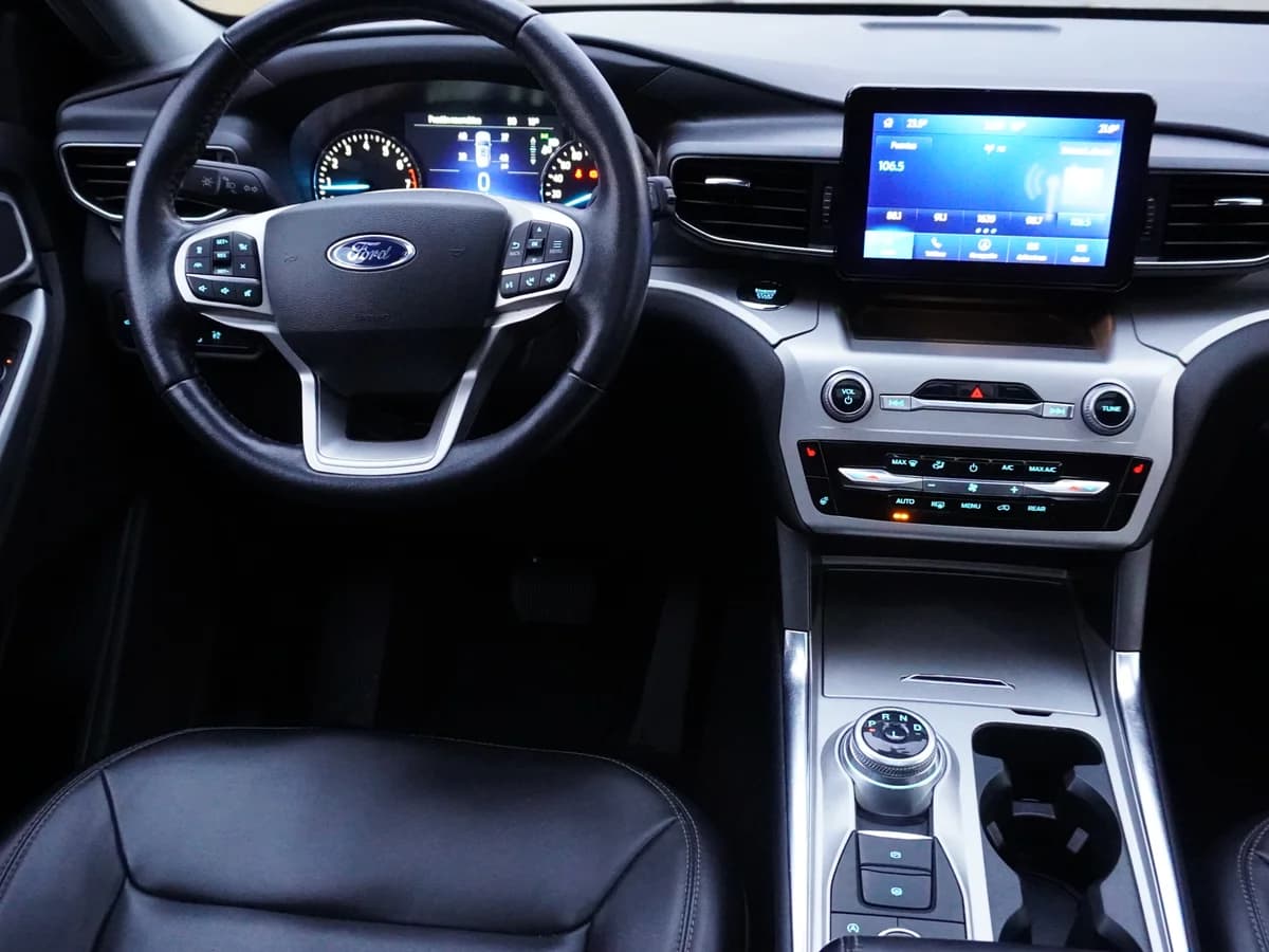 FORD Explorer XLT 4x4 año 2023 - Imagen 20
