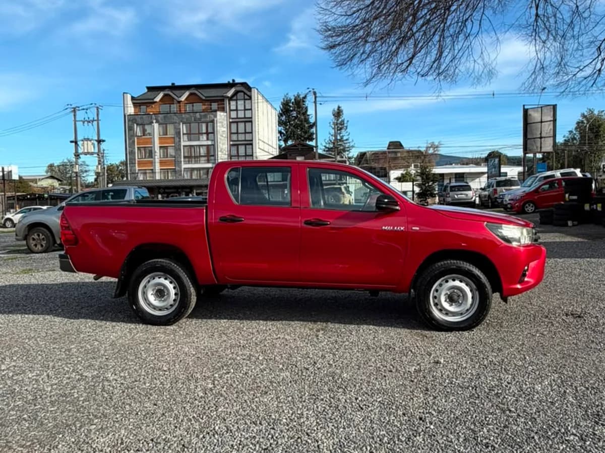 TOYOTA Hilux DCAB MT 4X4 2.4 2023 - Imagen 2