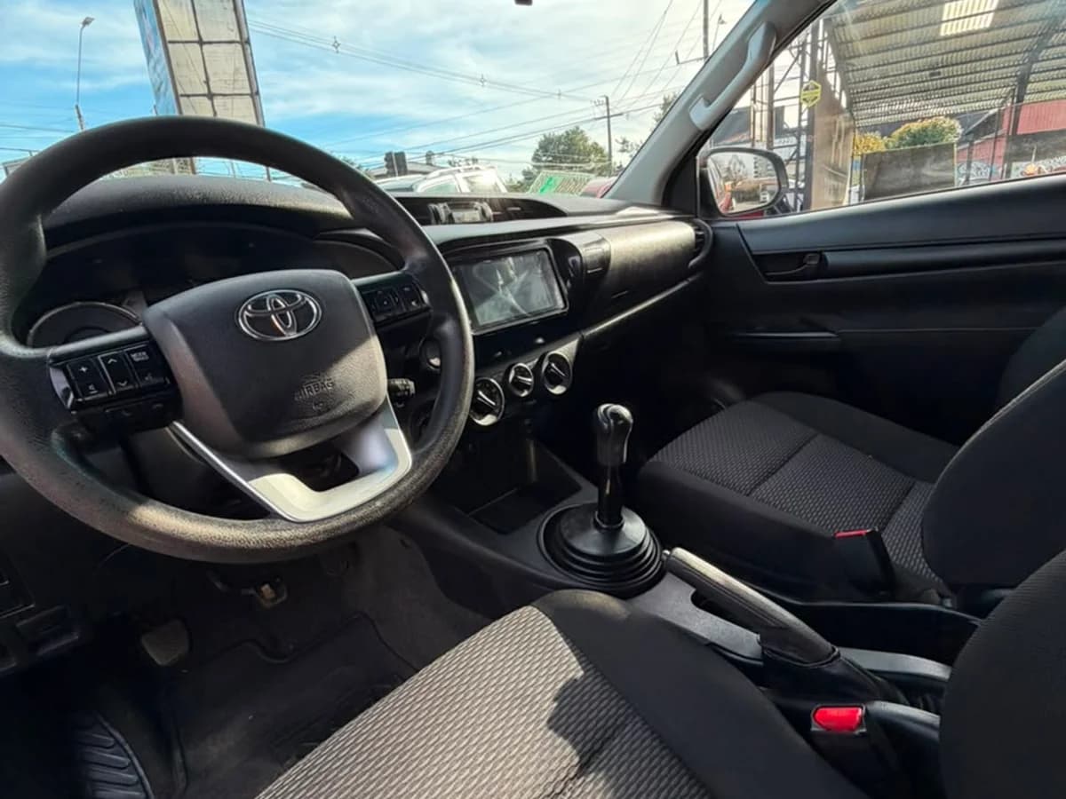 TOYOTA Hilux DCAB MT 4X4 2.4 2023 - Imagen 6