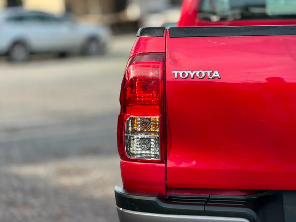TOYOTA Hilux DCAB MT 4X4 2.4 2023 - Imagen 15