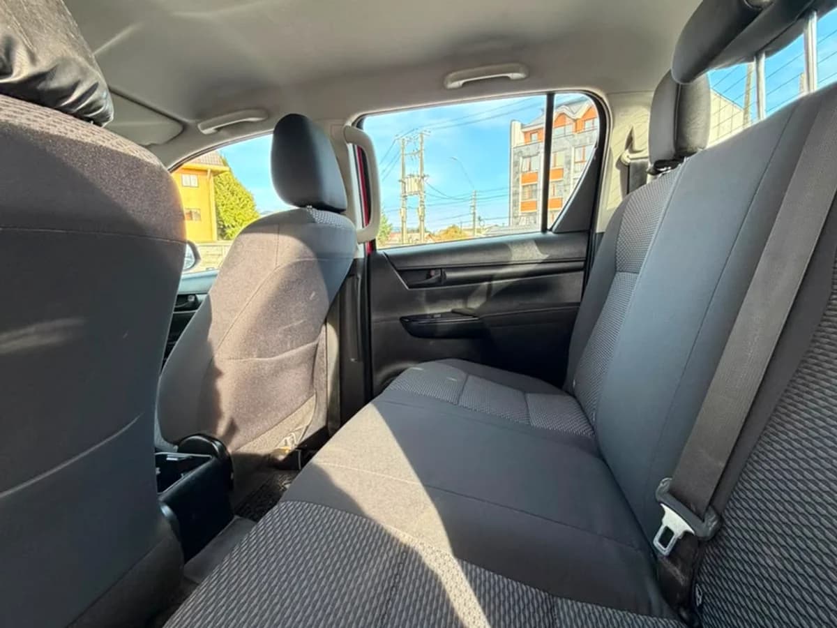 TOYOTA Hilux DCAB MT 4X4 2.4 2023 - Imagen 19