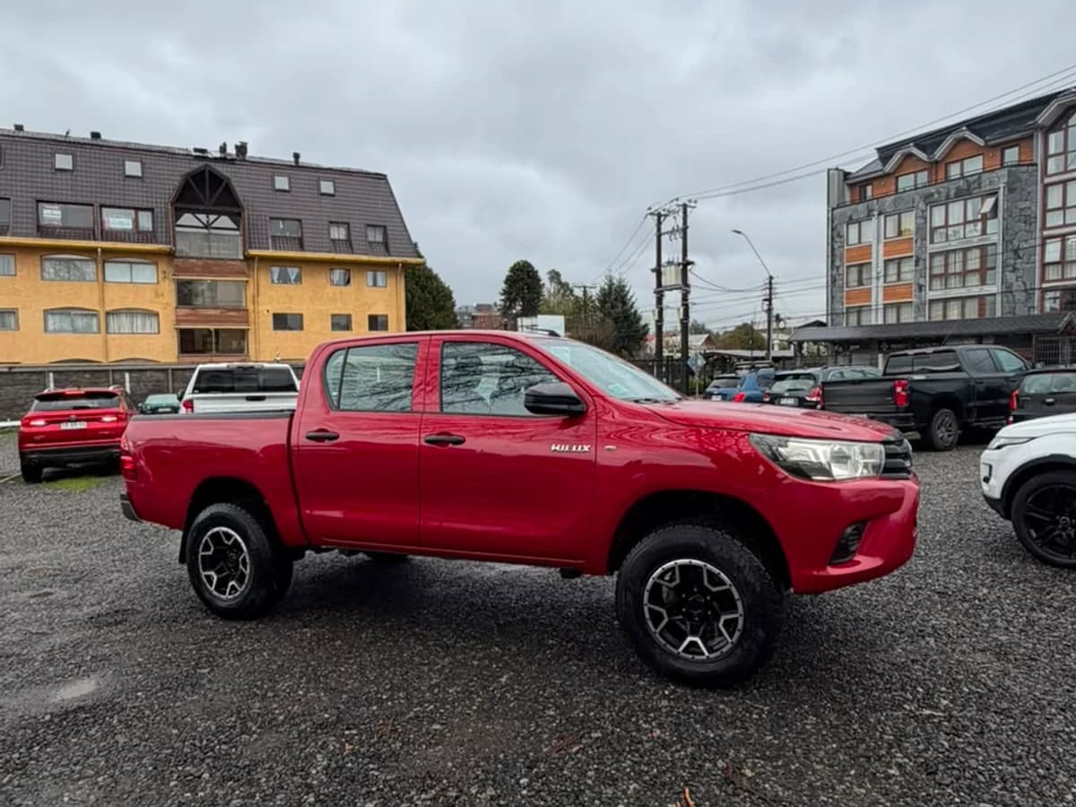 TOYOTA Hilux DCAB MT 4X4 2.4 2023 - Imagen 15