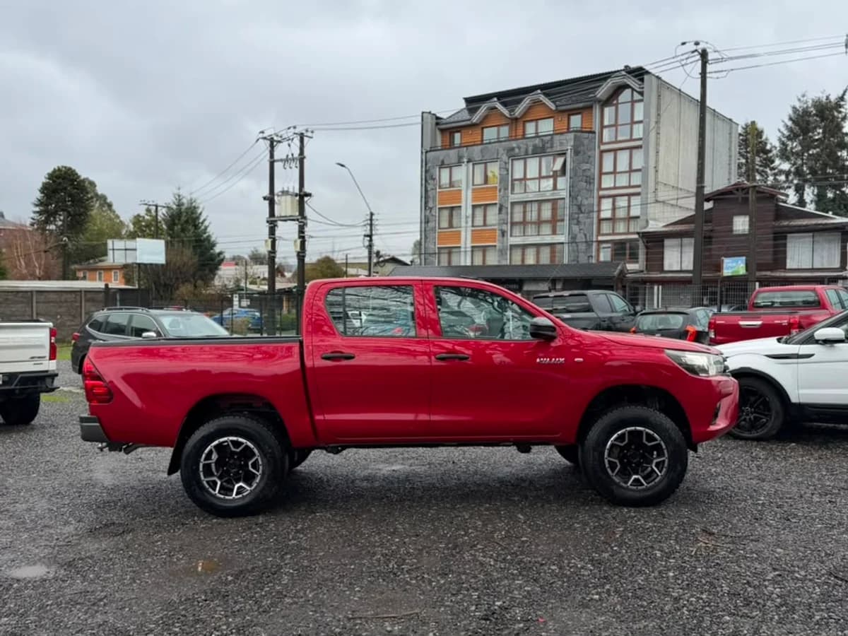 TOYOTA Hilux DCAB MT 4X4 2.4 2023 - Imagen 4