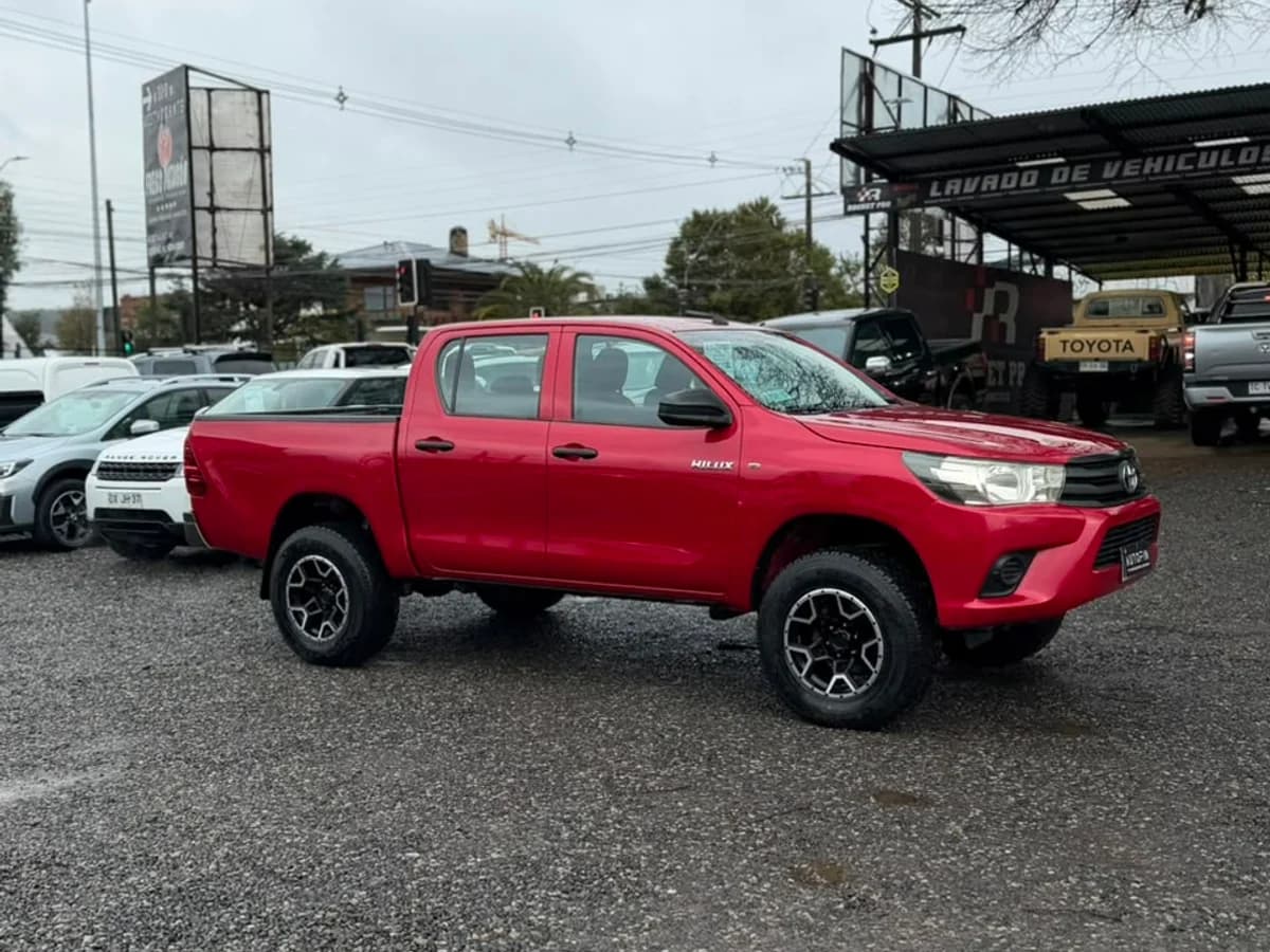 TOYOTA Hilux DCAB MT 4X4 2.4 2023 - Imagen 2