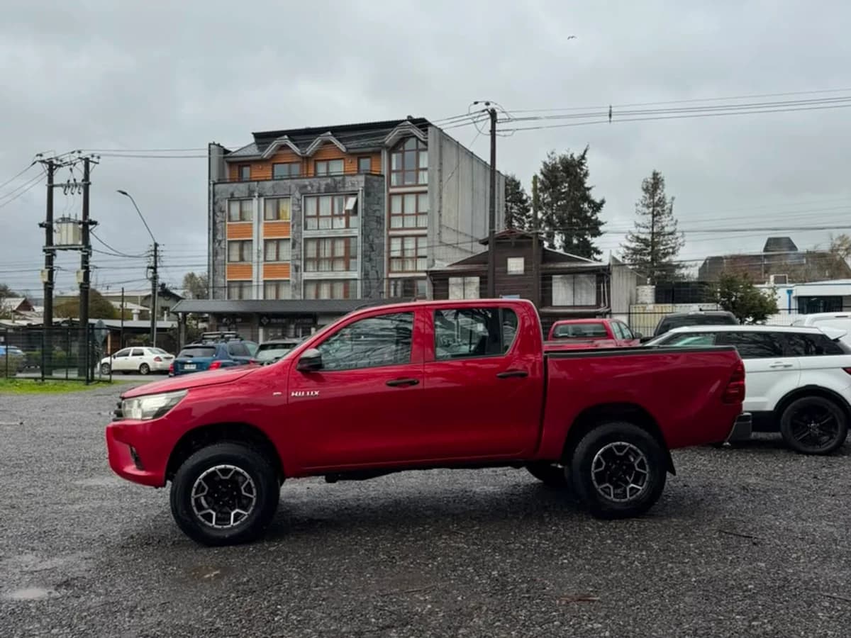 TOYOTA Hilux DCAB MT 4X4 2.4 2023 - Imagen 22