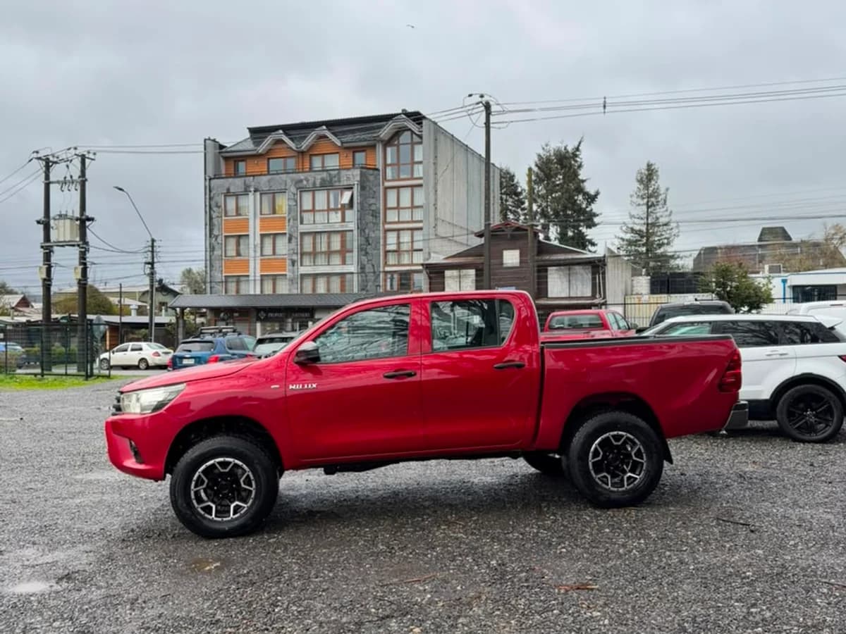 TOYOTA Hilux DCAB MT 4X4 2.4 2023 - Imagen 3
