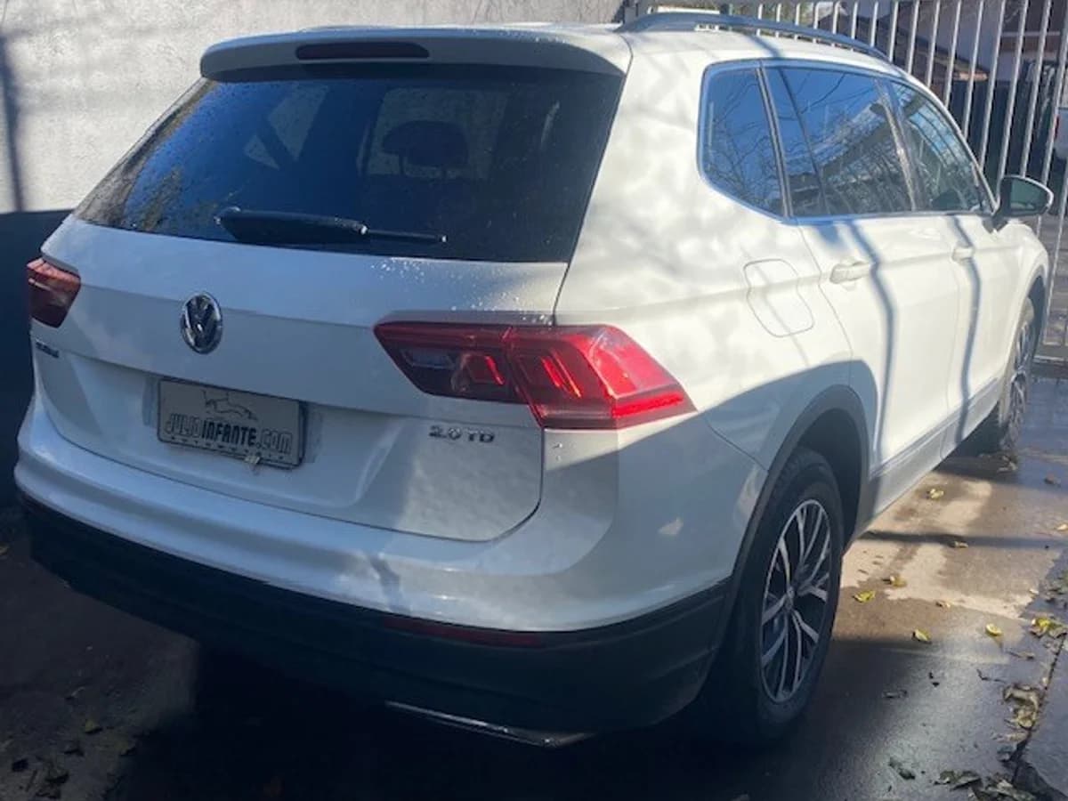 VOLKSWAGEN TIGUAN 4x4 2.0 At. 2019 - Imagen 2