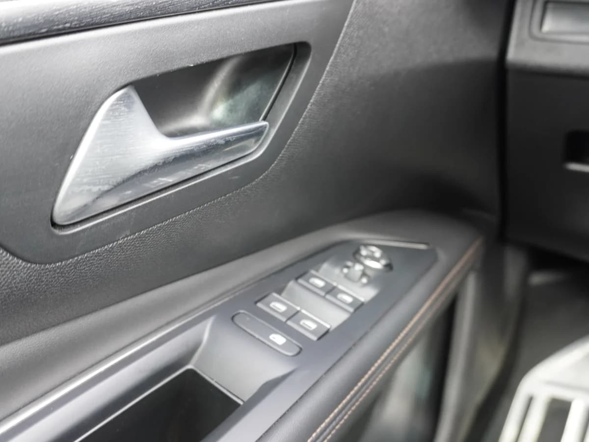 Peugeot 5008 Blue HDI 130 1.5 Año 2023 - Imagen 29