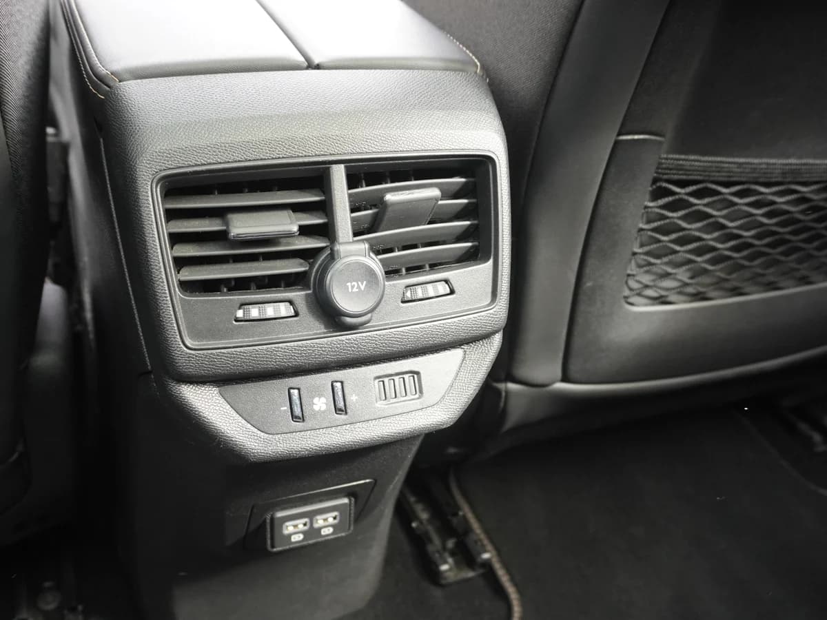 Peugeot 5008 Blue HDI 130 1.5 Año 2023 - Imagen 31