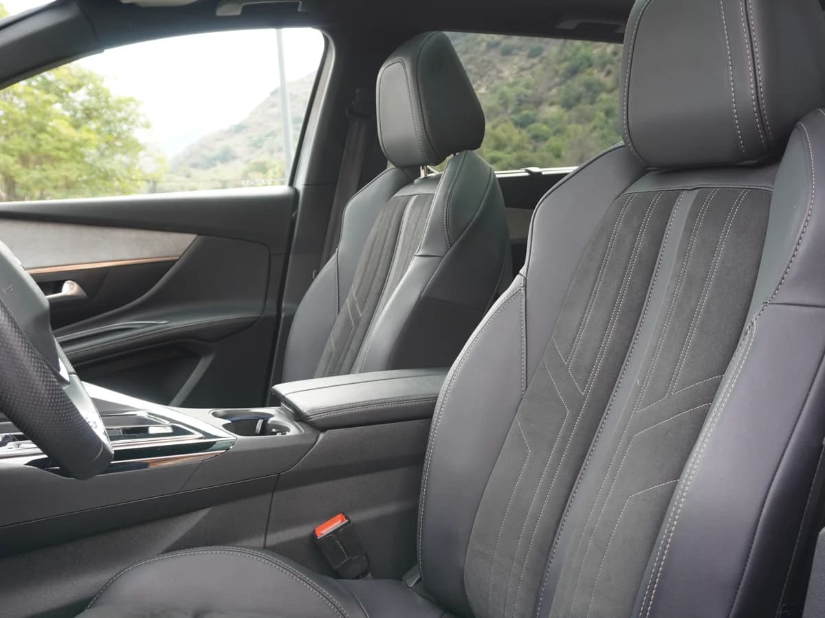 Peugeot 5008 Blue HDI 130 1.5 Año 2023 - Imagen 38