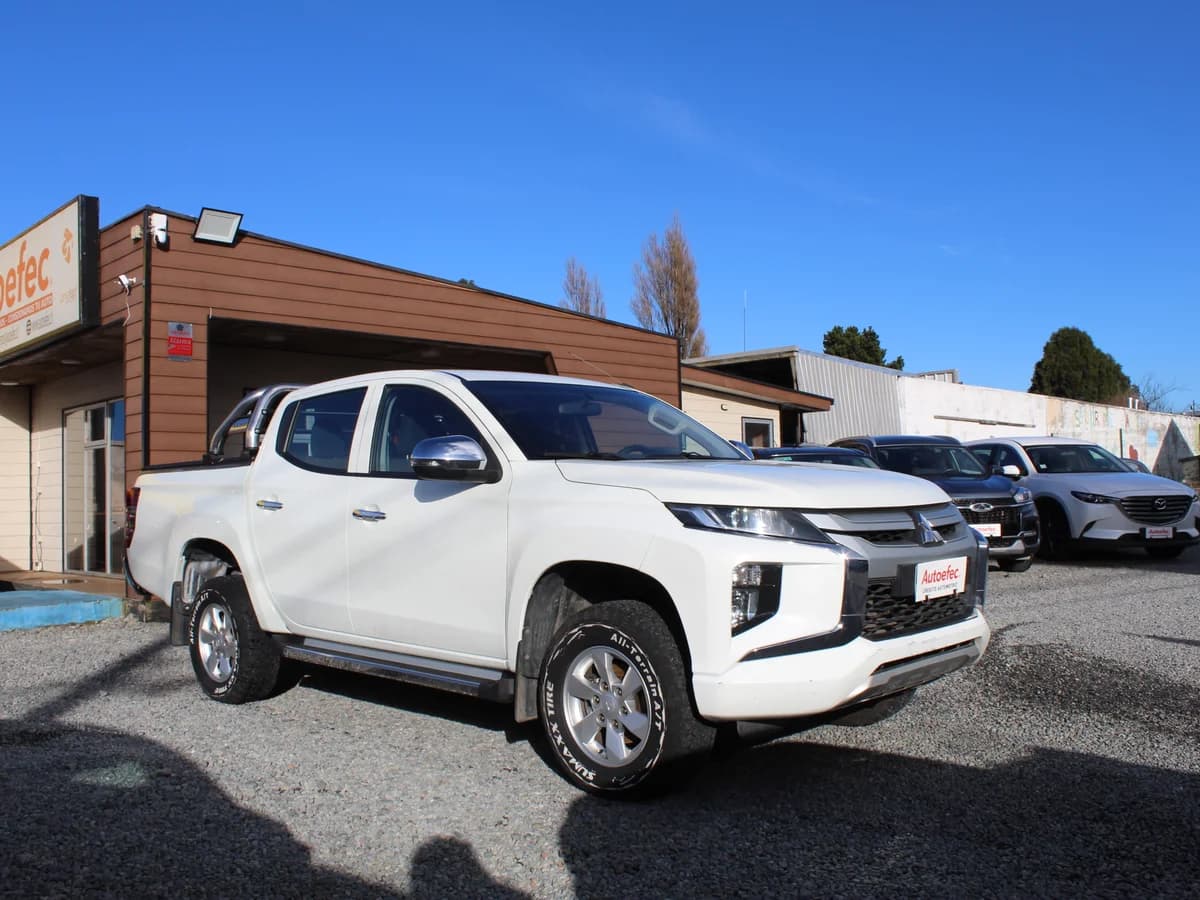 MITSUBISHI L200 KATANA CRT 2022 - Imagen 4