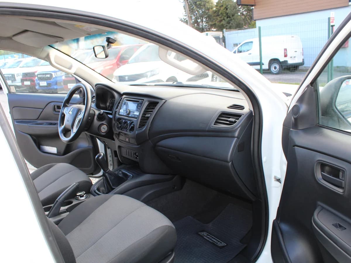 MITSUBISHI L200 KATANA CRT 2022 - Imagen 5
