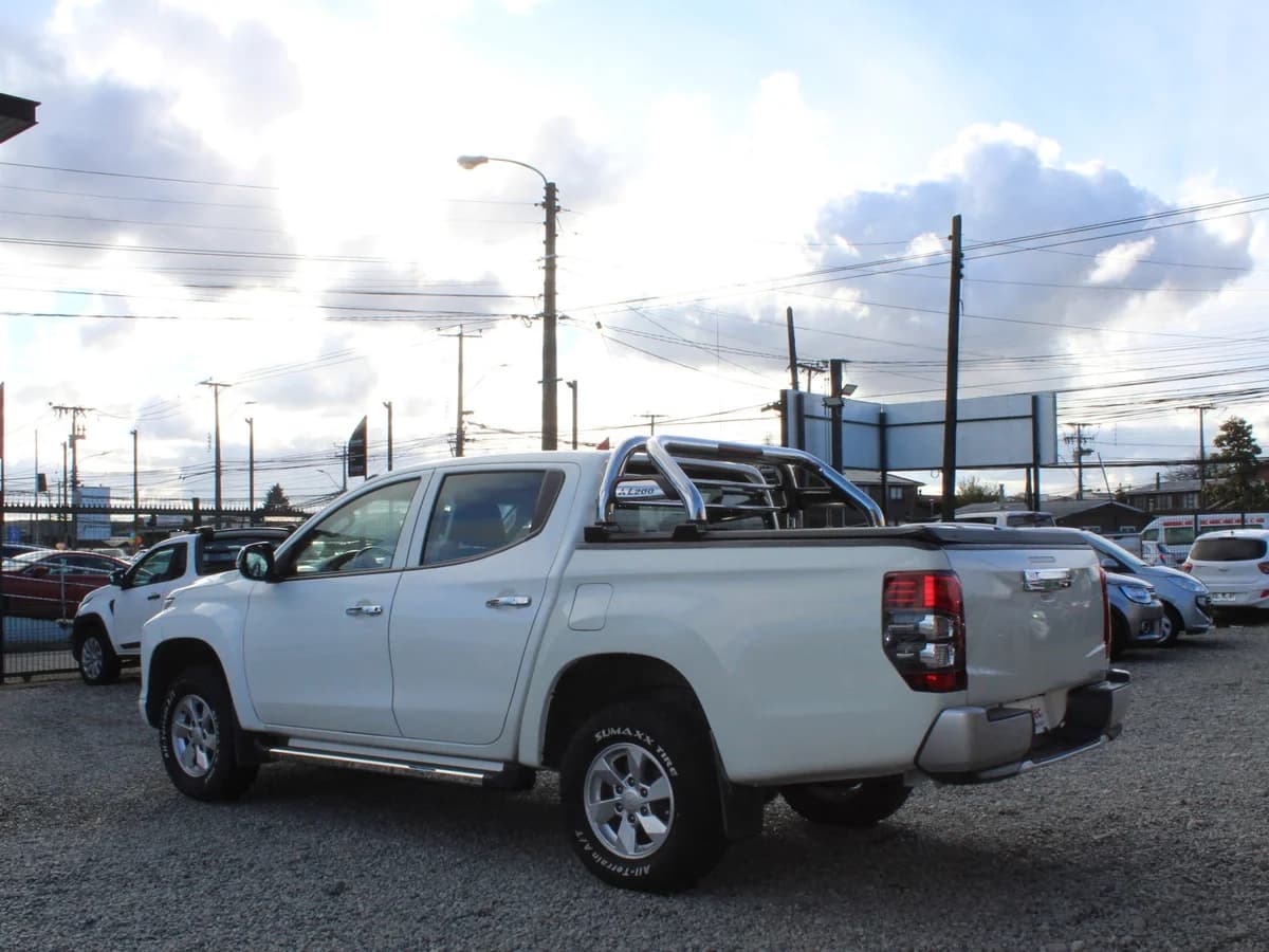 MITSUBISHI L200 KATANA CRT 2022 - Imagen 9