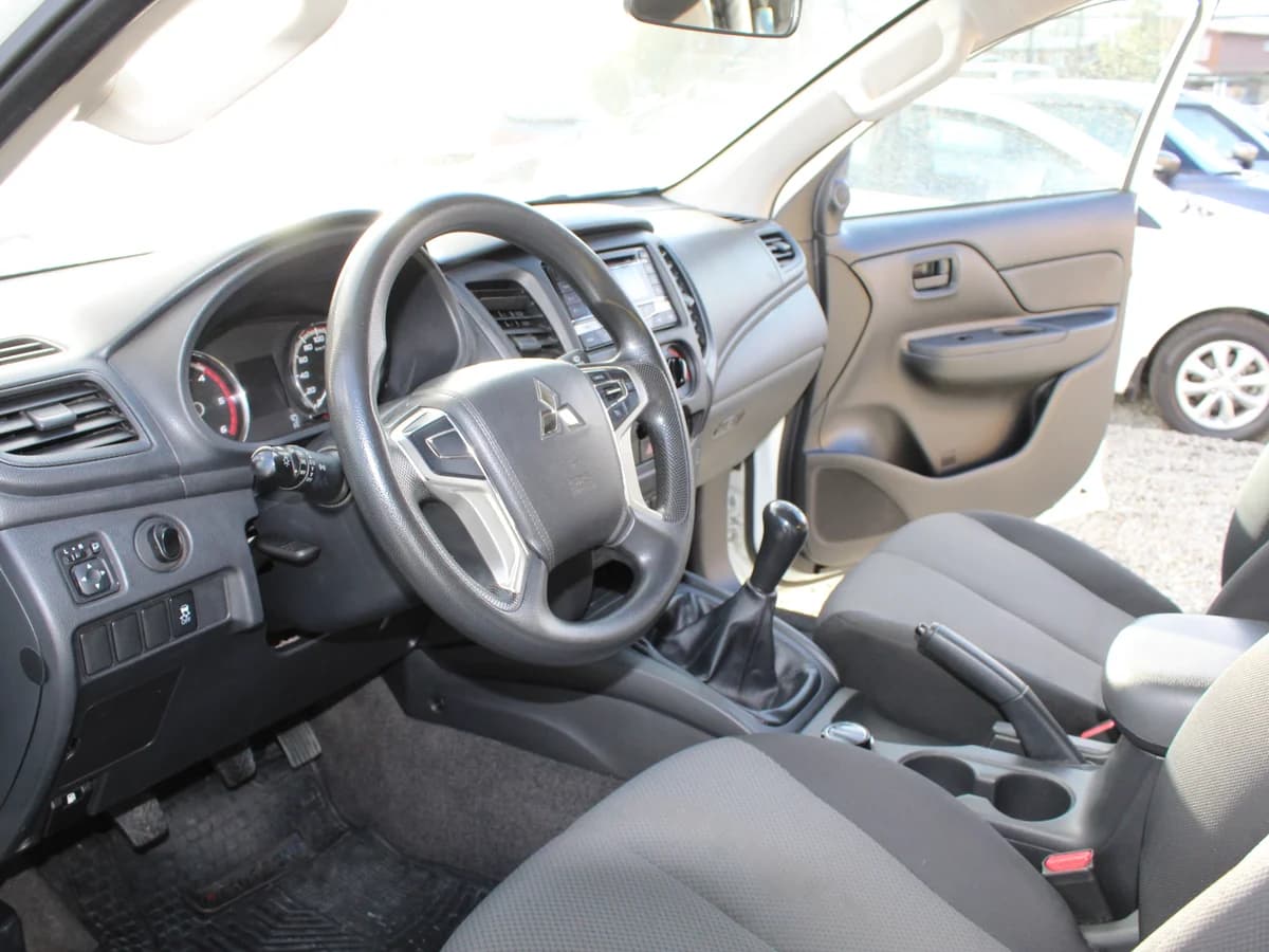 MITSUBISHI L200 KATANA CRT 2022 - Imagen 10