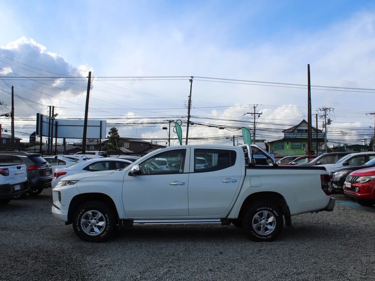 MITSUBISHI L200 KATANA CRT 2022 - Imagen 11
