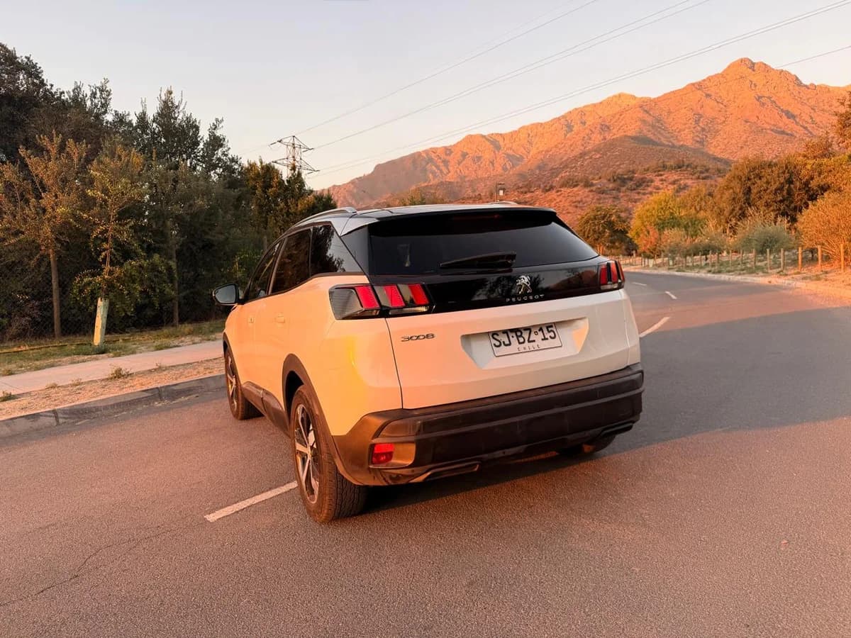 PEUGEOT 3008 ALLURE BLUEHDI 130 1.5 2023 - Imagen 22