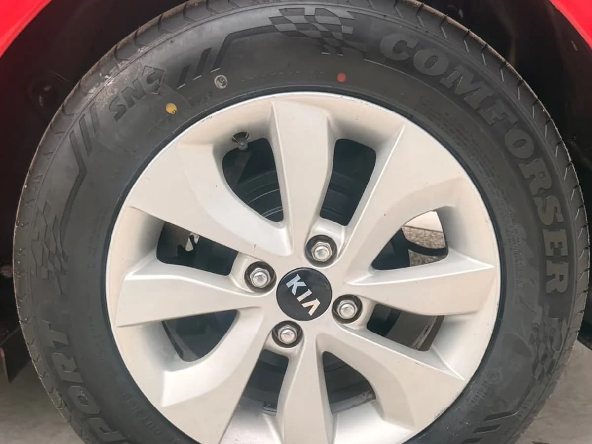 KIA Rio 4 UB EX 1.4 2014 - Imagen 8