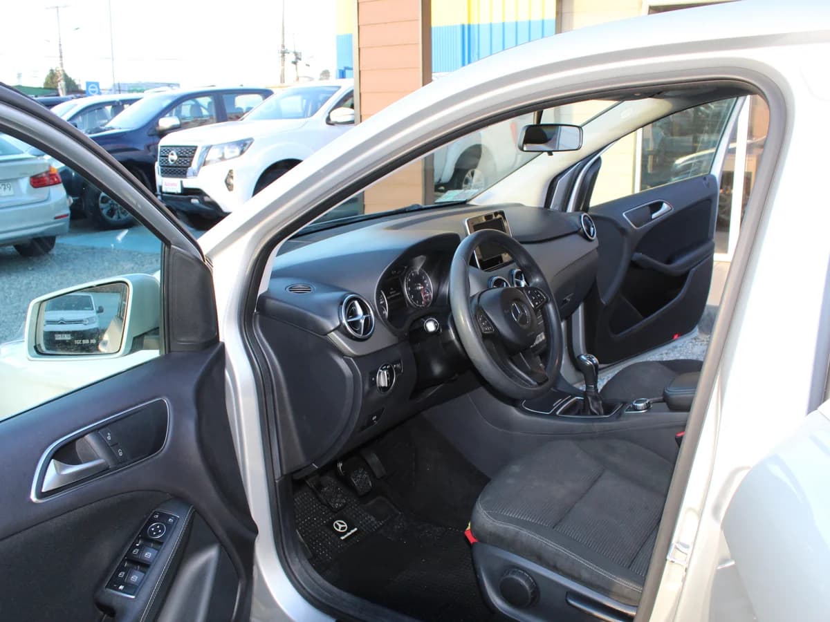 MERCEDES BENZ B180 1.6 BLUE EFFICIENCY 4X2 MT 5P 2016 - Imagen 11