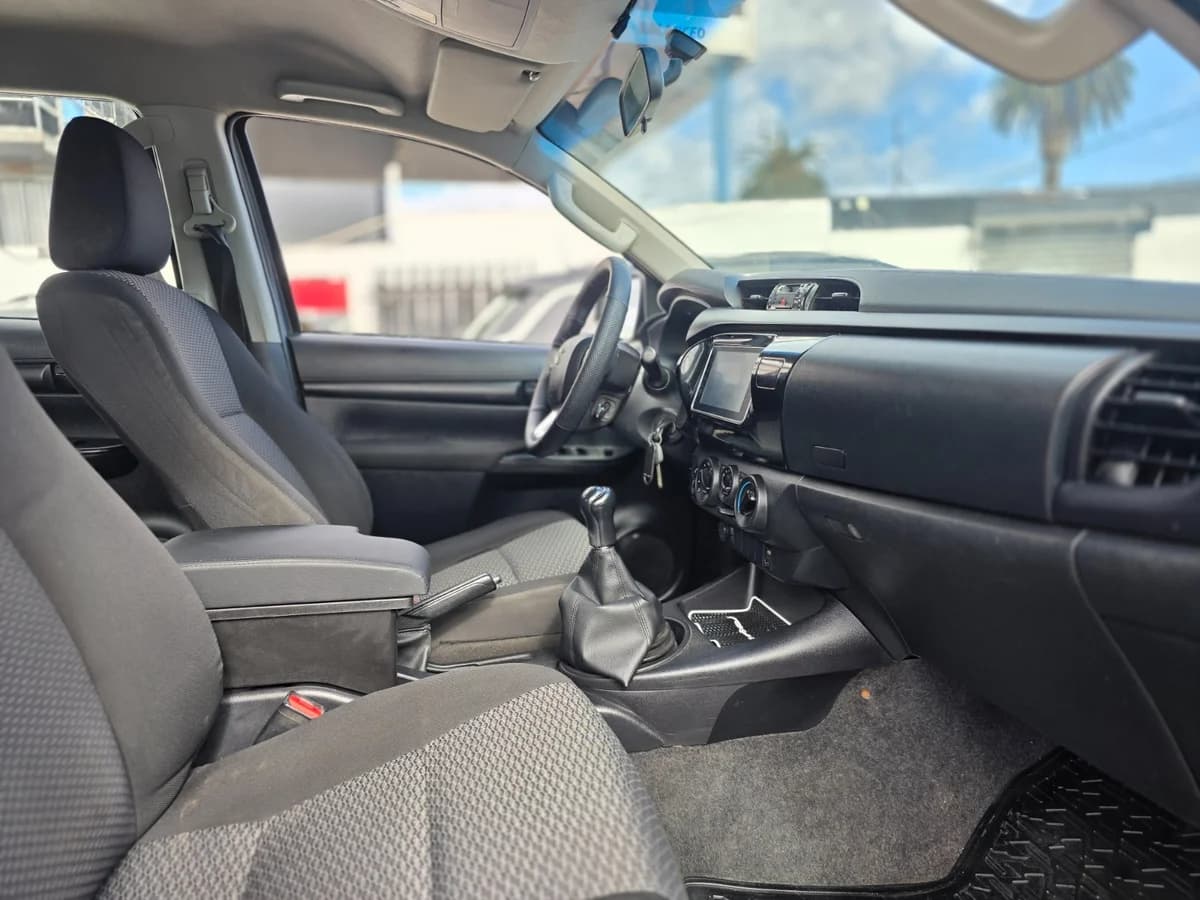 TOYOTA Hilux DX 4X4 2.4 2022 - Imagen 2
