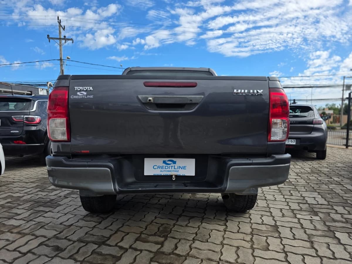 TOYOTA Hilux DX 4X4 2.4 2022 - Imagen 8