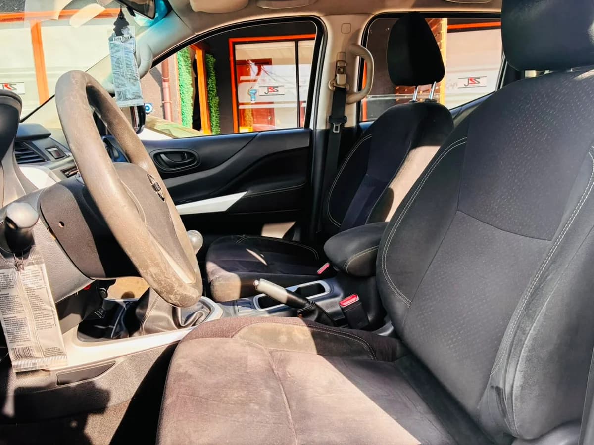NISSAN Np300 2.3 S DIESEL 4WD CAB. SIM. MT 2P 2018 - Imagen 3