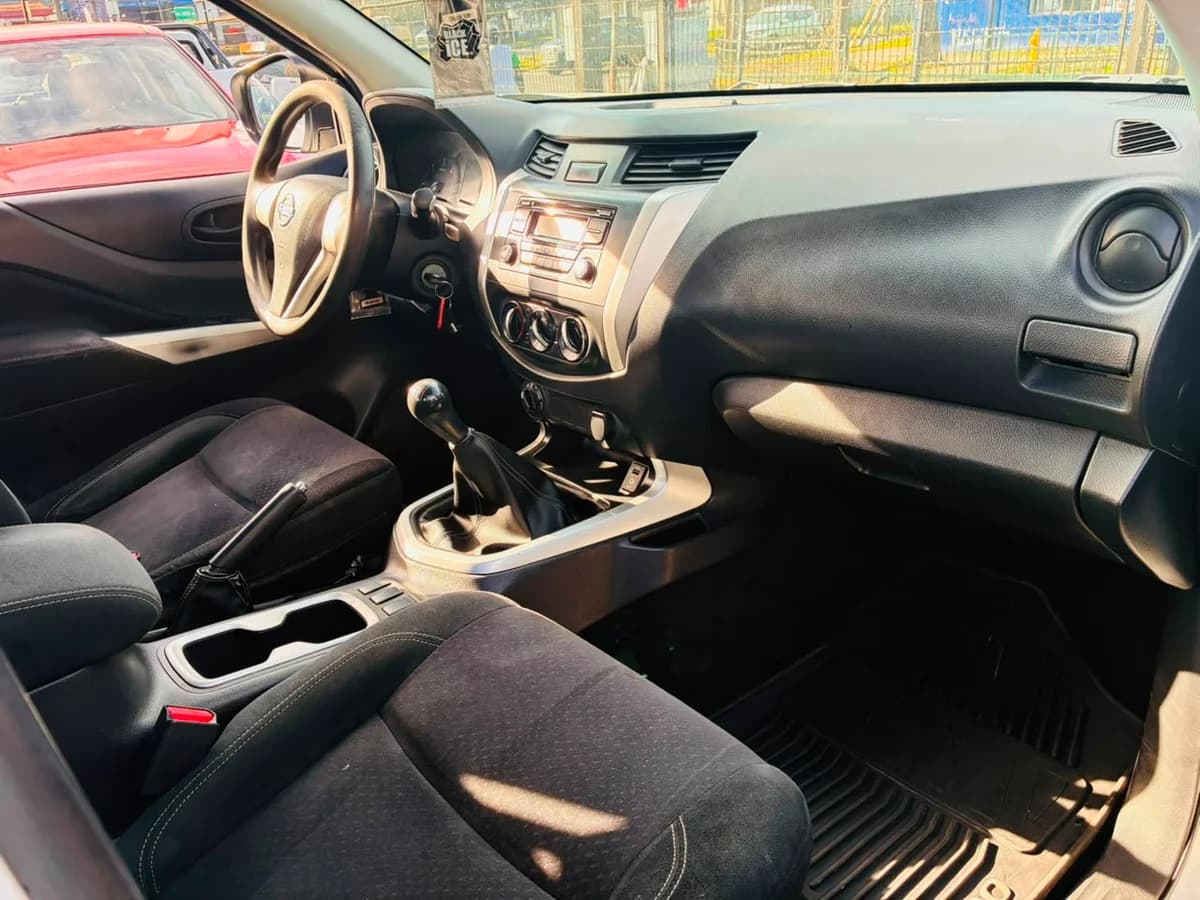 NISSAN Np300 2.3 S DIESEL 4WD CAB. SIM. MT 2P 2018 - Imagen 11