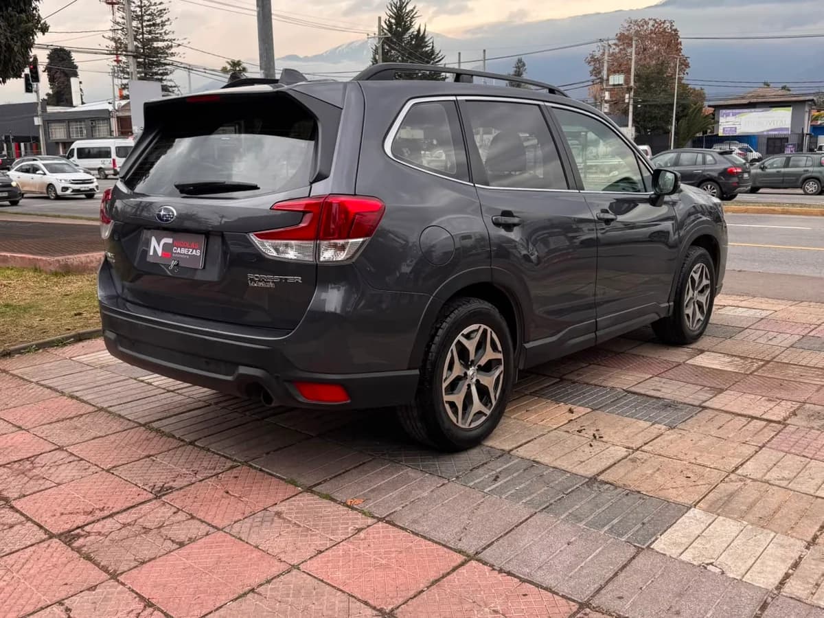SUBARU Forester 2.0 CVT 2021 - Imagen 3