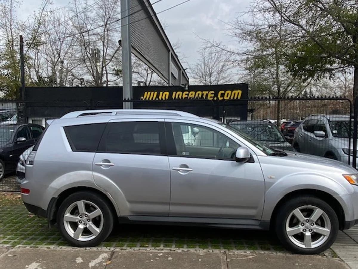MITSUBISHI OUTLANDER 3.0 Autom. Paddle Shift 2010 - Imagen 3