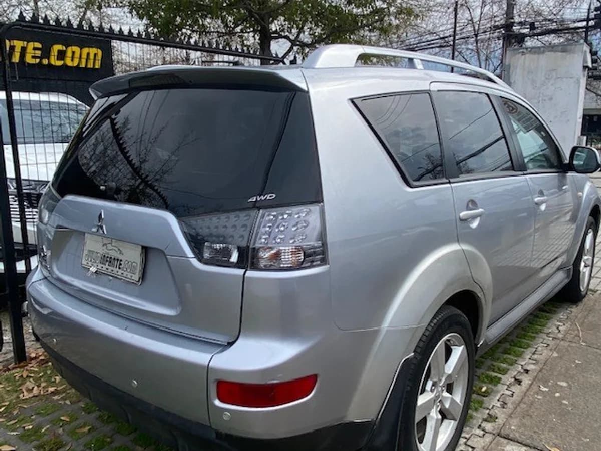 MITSUBISHI OUTLANDER 3.0 Autom. Paddle Shift 2010 - Imagen 4