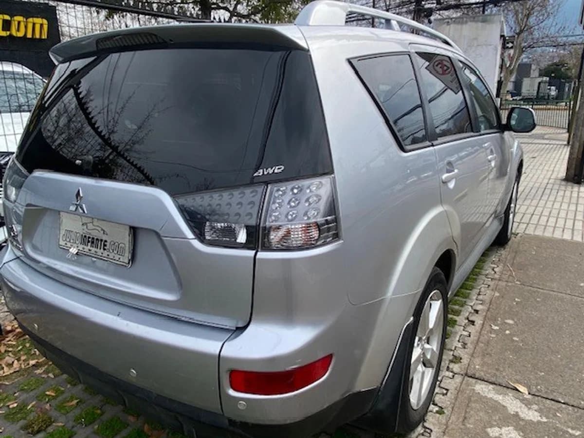 MITSUBISHI OUTLANDER 3.0 Autom. Paddle Shift 2010 - Imagen 6